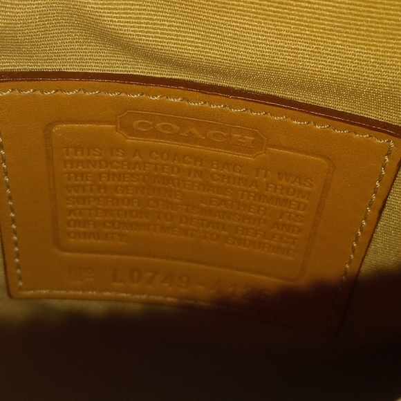 LIKE NEW Coach Beige Cream Tan Hampton's Signature Crossbody Bag Y2K - Picture 10 of 15